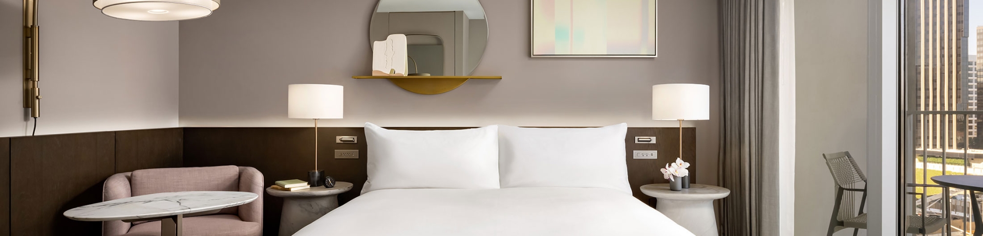 Fairmont Gold Guestroom image